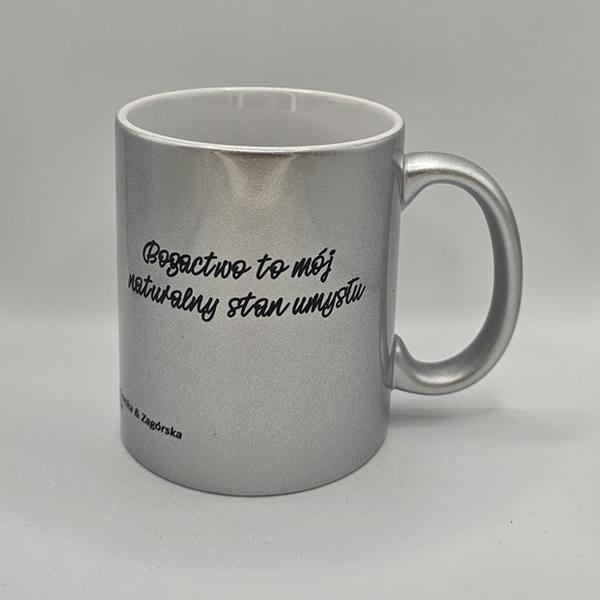 Kubek w kolorze srebrnym z efektem ALU z afirmacjami po obydwu stronach. - obrazek 2