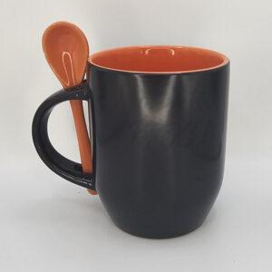 Kubek magiczny z kolorową łyżeczką - pomarańczowy z afirmacjami po obydwu stronach.