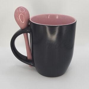 Kubek magiczny z kolorową łyżeczką - różowy z afirmacjami po obydwu stronach.